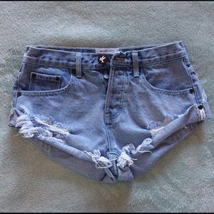 One Teaspoon Made for Free People, Bandits Denim shorts Size 24
